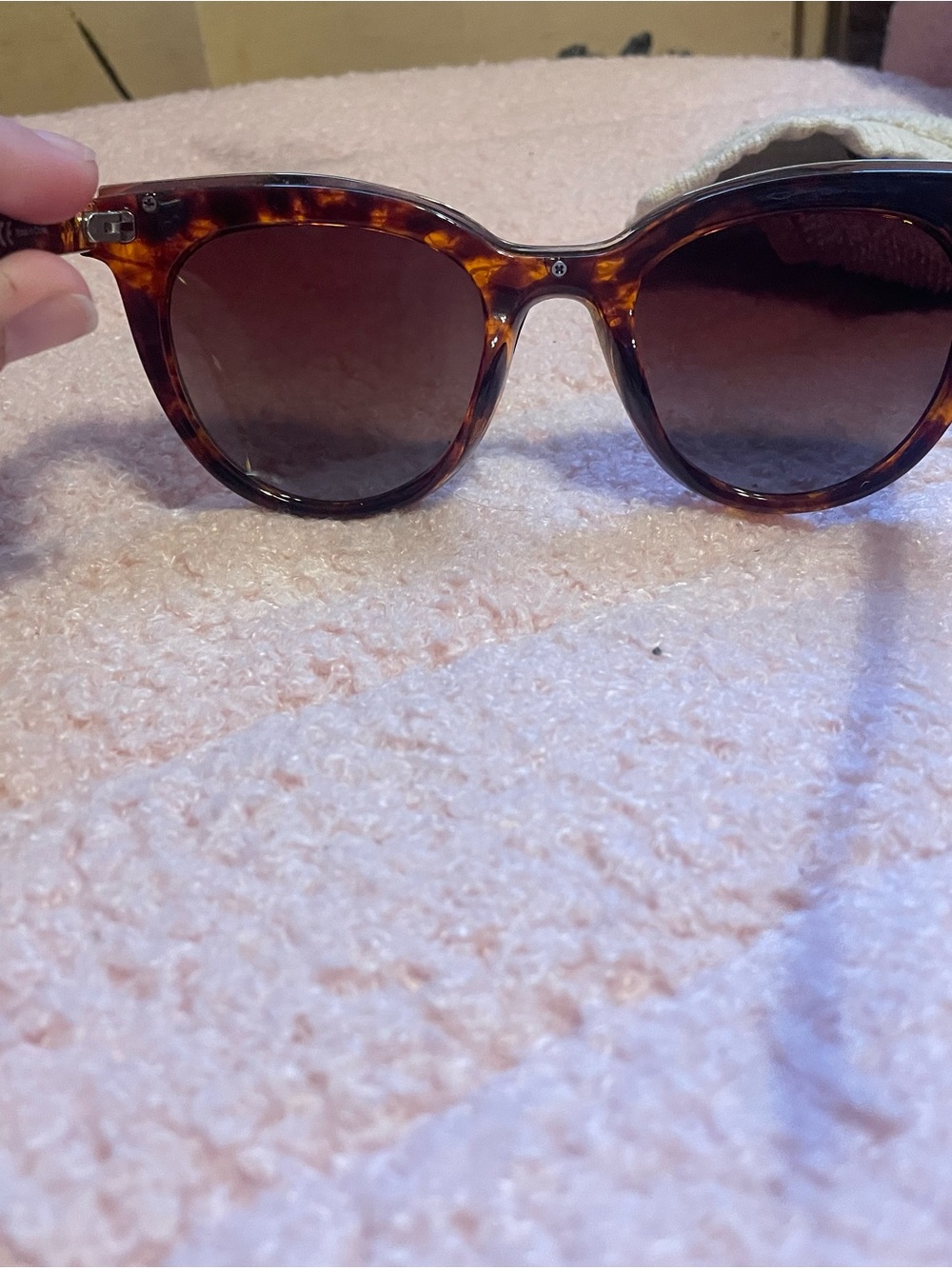 Women’s Tortoise Round Sunglasses – Brown Gradient Lenses